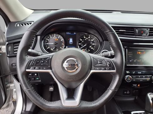 Used 2020 Nissan Rogue SV image 14