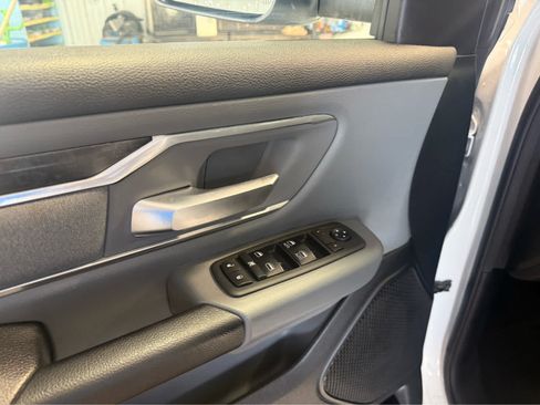 Used 2019 RAM 1500 Big Horn AWD/4WD image 10