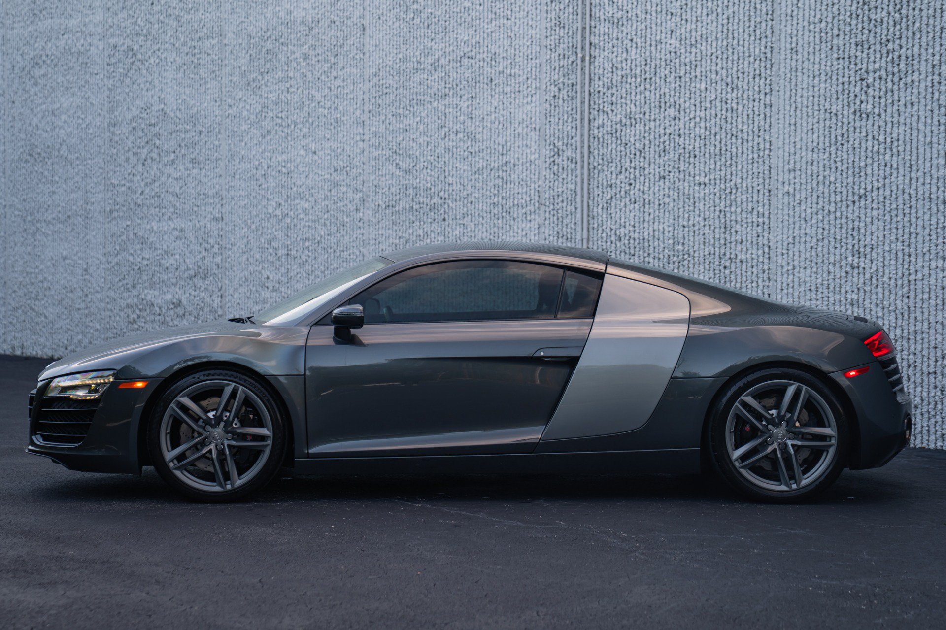 Used 2014 Audi R8 V8 w/ Convenience Package AWD/4WD image 3