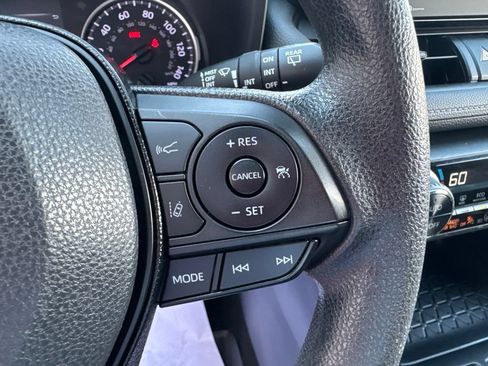 Used 2021 Toyota RAV4 XLE AWD/4WD image 18