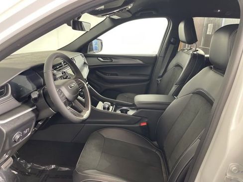 New 2025 Jeep Grand Cherokee Altitude AWD/4WD image 12