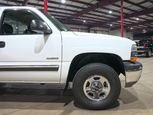 Used 2000 Chevrolet Silverado 1500 LS 2dr 4WD Standard Cab LB w/ Exterior Appearance Pkg image 11