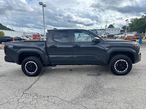 Used 2024 Toyota Tacoma TRD Off-Road AWD/4WD image 6