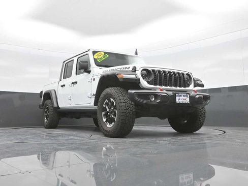 Used 2026 Jeep Gladiator Rubicon AWD/4WD image 36