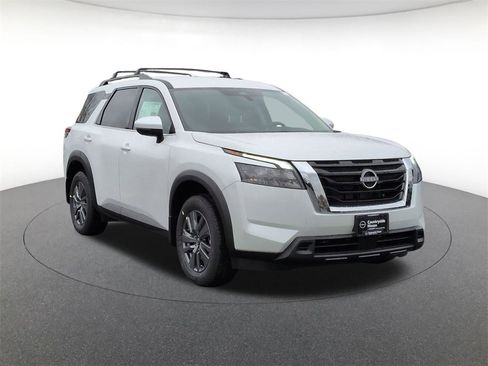 New 2025 Nissan Pathfinder SV image 3