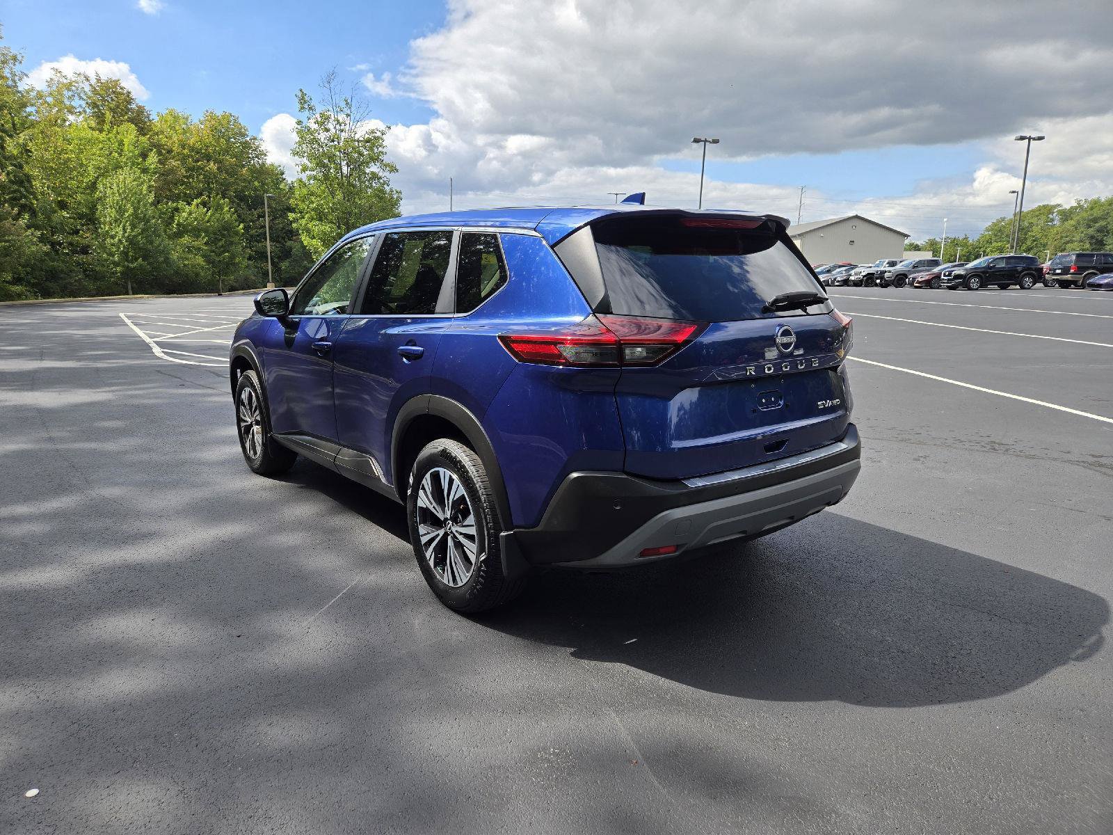 Used 2023 Nissan Rogue SV AWD/4WD image 6