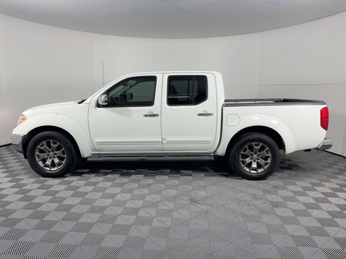 Used 2017 Nissan Frontier SL w/ Moonroof Package image 2