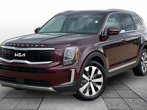 Used 2022 Kia Telluride S FWD image 1