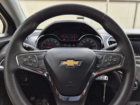 Used 2019 Chevrolet Cruze Sedan FWD image 23