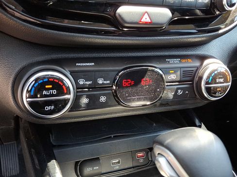 Used 2022 Kia Soul Turbo FWD image 17