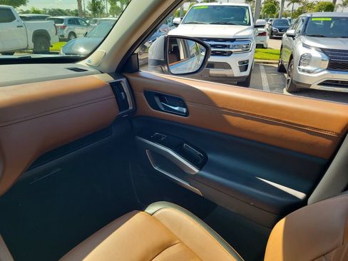 Used 2023 Nissan Pathfinder Platinum FWD image 15