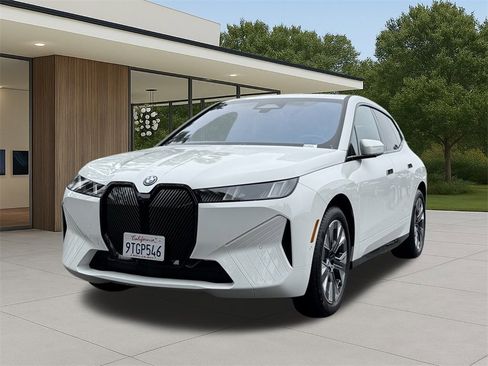 Used 2026 BMW iX xDrive45 w/ Premium Package image 2