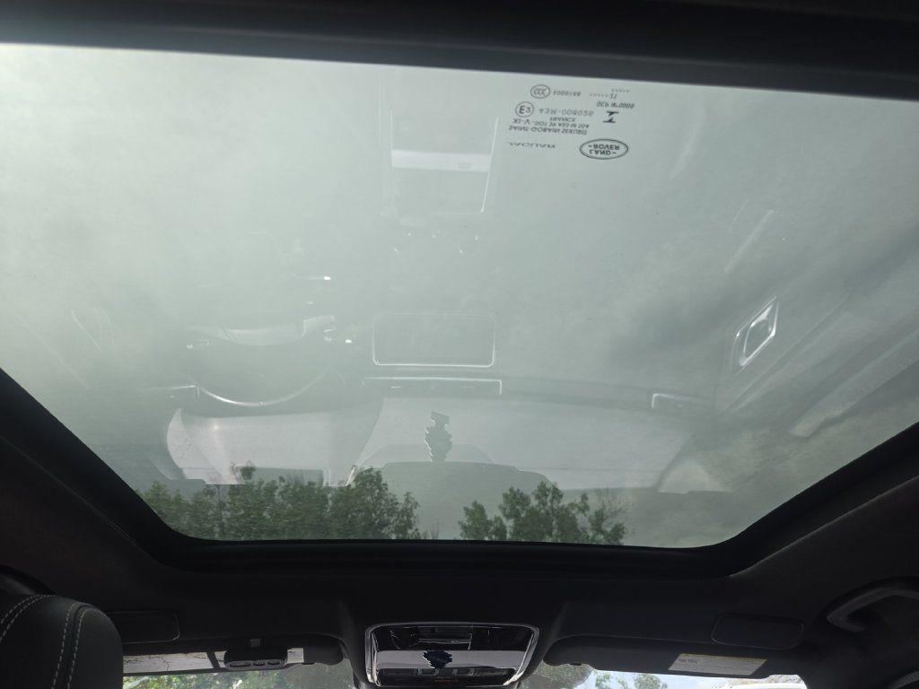 Used 2021 Land Rover Range Rover Velar R-Dynamic S AWD/4WD image 17