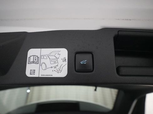 Used 2020 Ford Escape Titanium AWD/4WD image 15