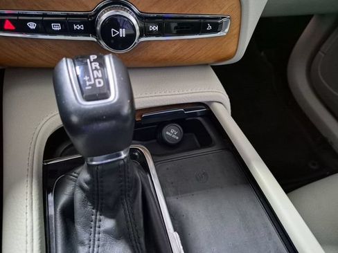 Used 2021 Volvo XC90 T6 Momentum AWD/4WD image 13