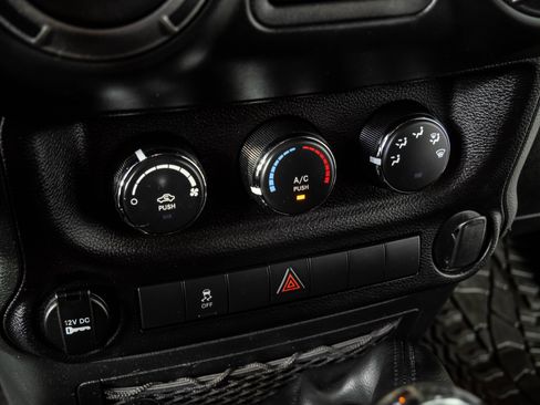 Used 2018 Jeep Wrangler Unlimited Sport w/ Connectivity Group AWD/4WD image 14