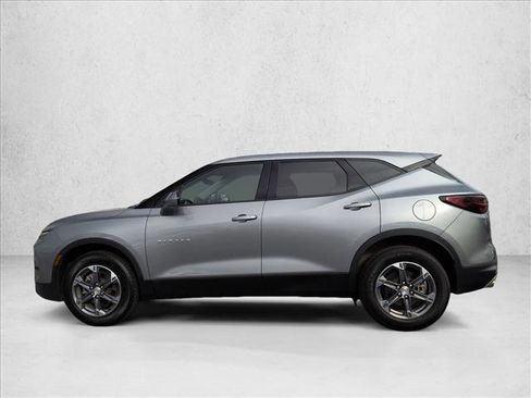 Used 2025 Chevrolet Blazer LT AWD/4WD image 9