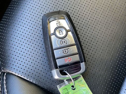 Used 2025 Ford Escape Platinum AWD/4WD image 30