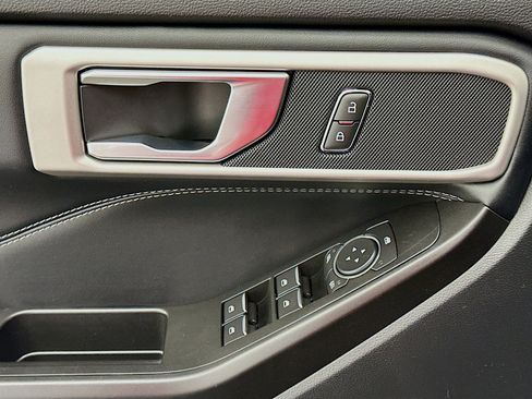 Used 2020 Ford Explorer XLT w/ Equipment Group 202A image 15