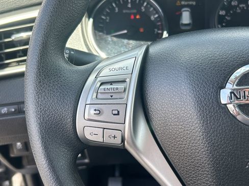 Used 2014 Nissan Rogue S AWD/4WD image 19