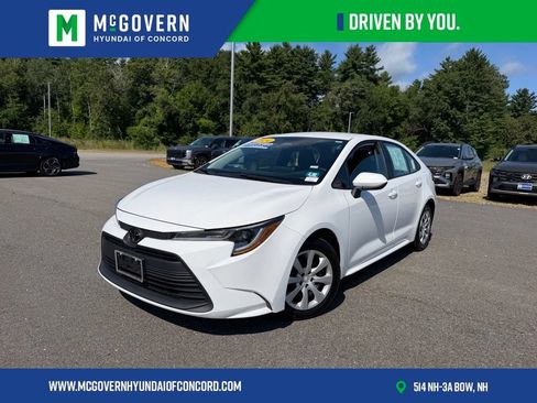 Used 2024 Toyota Corolla LE FWD image 1