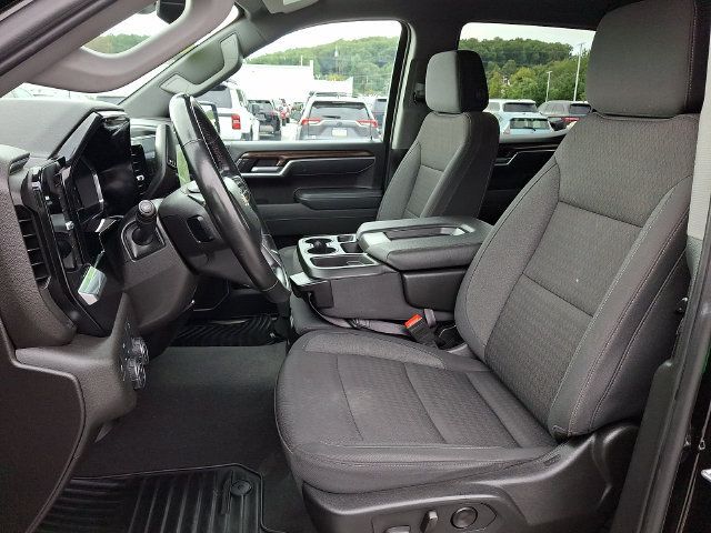 Used 2025 Chevrolet Silverado 1500 LT AWD/4WD image 13
