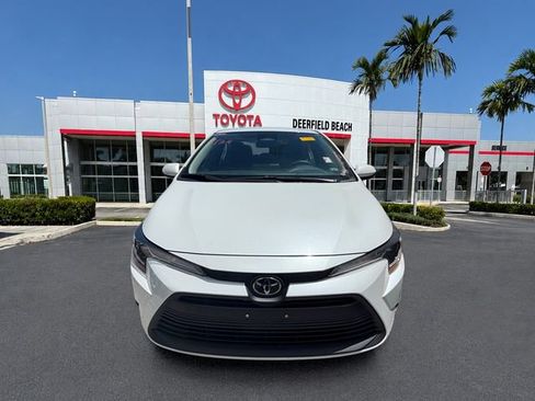 Used 2025 Toyota Corolla LE FWD image 2