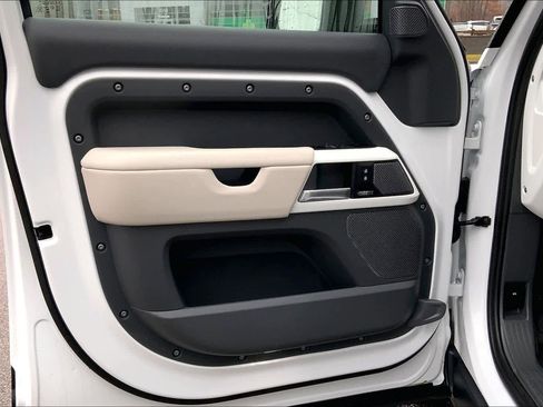 Certified 2024 Land Rover Defender 110 SE image 19