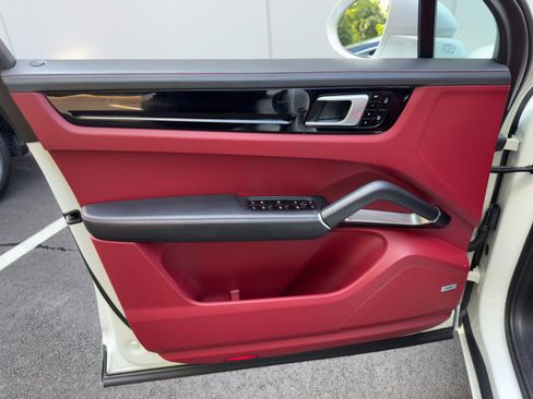 Used 2020 Porsche Cayenne Turbo image 46