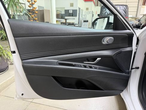 Used 2021 Hyundai Elantra SEL FWD image 10