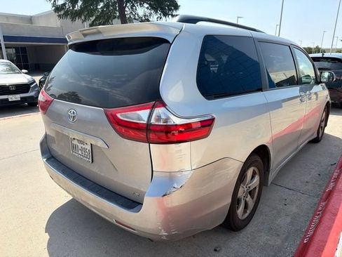 Used 2019 Toyota Sienna LE FWD image 5