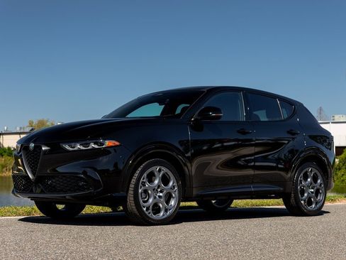 New 2025 Alfa Romeo Tonale w/ Premium Package image 11