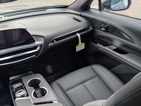 Used 2026 Cadillac Lyriq Luxury w/ LPO, Floor Liner Package AWD/4WD image 9