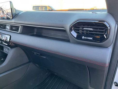 Used 2025 Honda Pilot Black Edition image 31