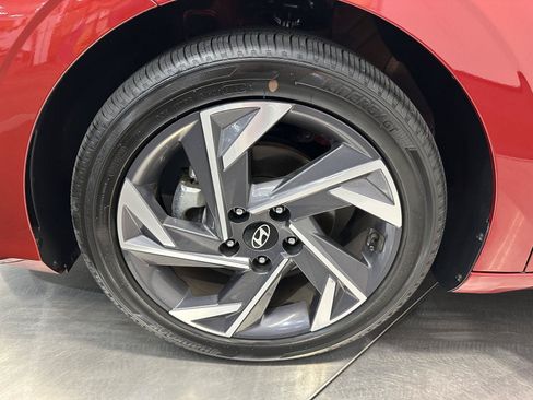 Certified 2025 Hyundai Elantra SEL FWD image 9