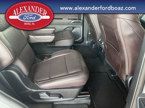 Used 2025 Ford Explorer Platinum w/ LUX Leather Package AWD/4WD image 17