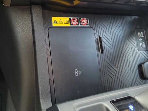 Used 2025 Toyota Tacoma Limited image 31