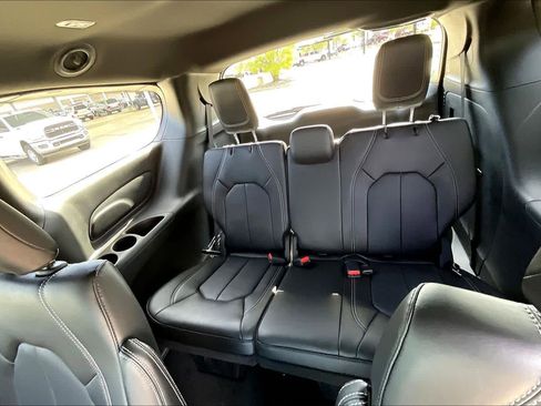 New 2026 Chrysler Pacifica Select image 22