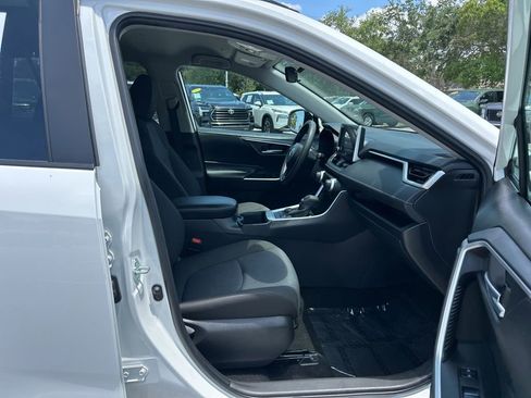 Used 2025 Toyota RAV4 XLE AWD/4WD image 38