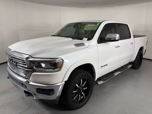 Used 2019 RAM 1500 Laramie AWD/4WD image 4