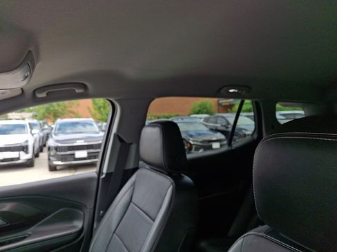 Used 2024 GMC Terrain SLT FWD image 24