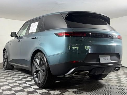Used 2025 Land Rover Range Rover Sport SE AWD/4WD image 4
