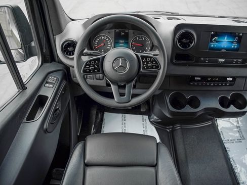 Used 2024 Mercedes-Benz Sprinter 2500 image 15