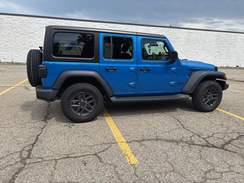 Used 2024 Jeep Wrangler Unlimited Sport AWD/4WD image 23