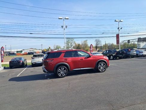 Used 2023 Nissan Pathfinder Platinum w/ Cargo Package image 6