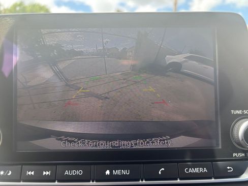 Used 2025 Nissan Rogue SV FWD image 25