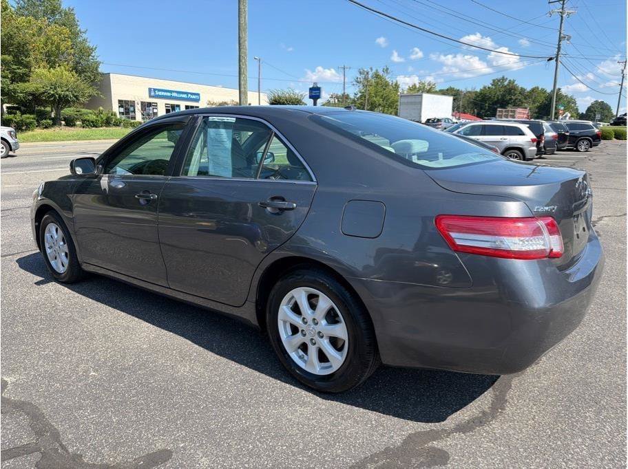 Used 2010 Toyota Camry LE FWD image 4