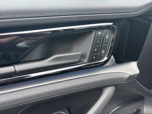 Certified 2025 Porsche Panamera image 44