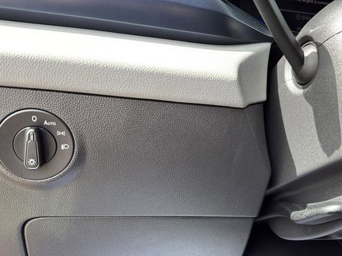 Used 2022 Volkswagen Taos SE image 18