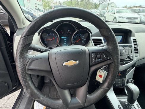 Used 2015 Chevrolet Cruze LS image 9